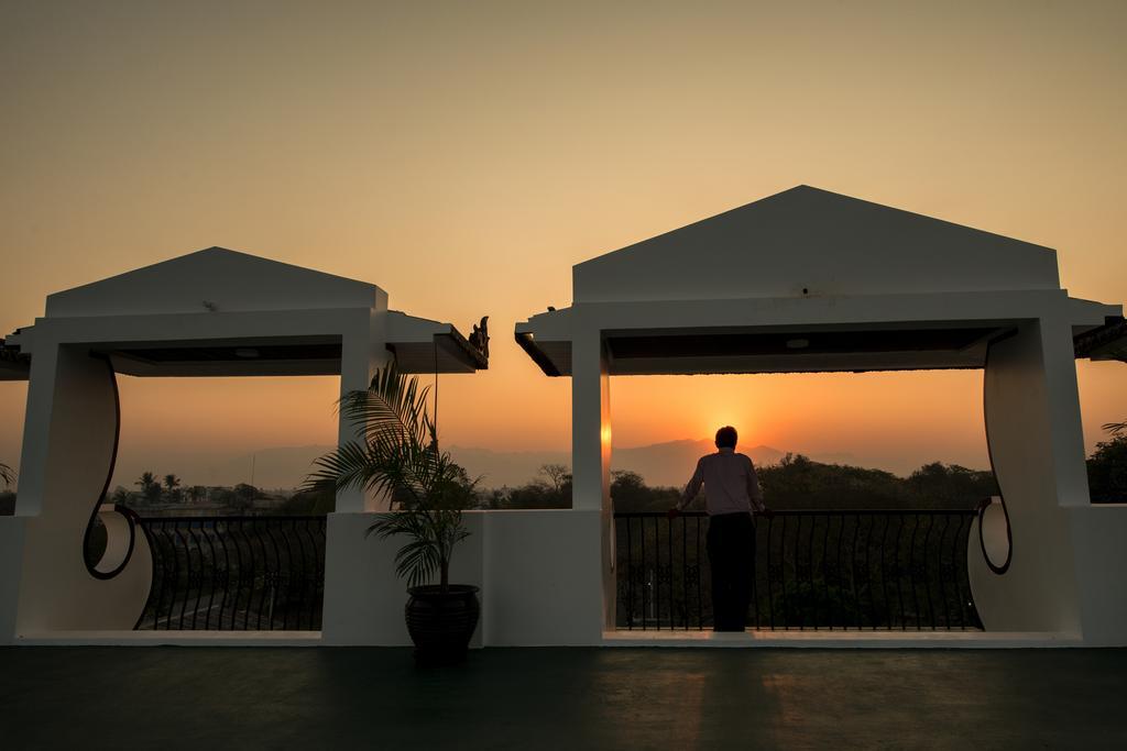 Yadanarpon Dynasty Hotel Mandalaj Kültér fotó